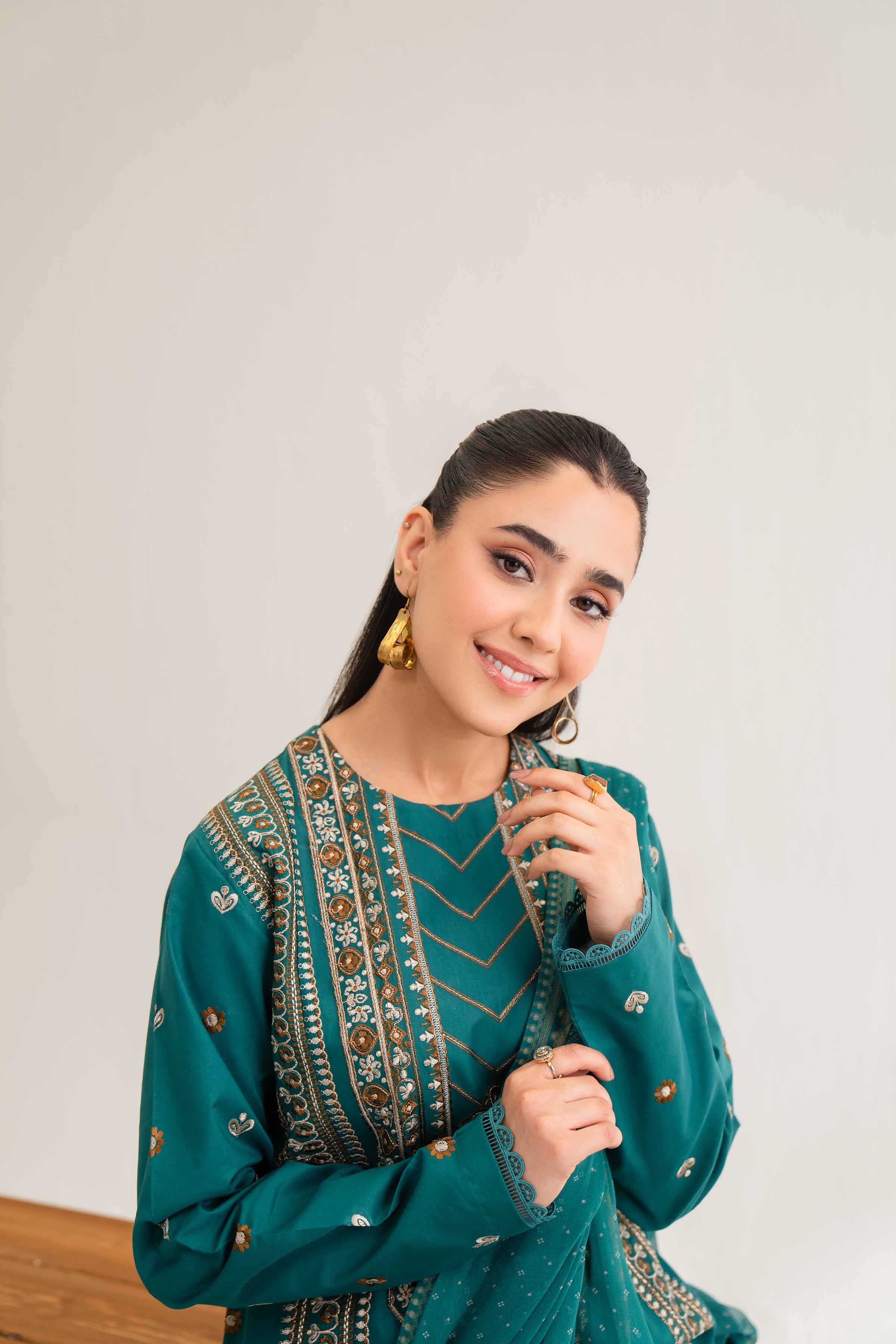 Nishat UK - Green Embroidered Cambric 3 Pieces unstitched suit