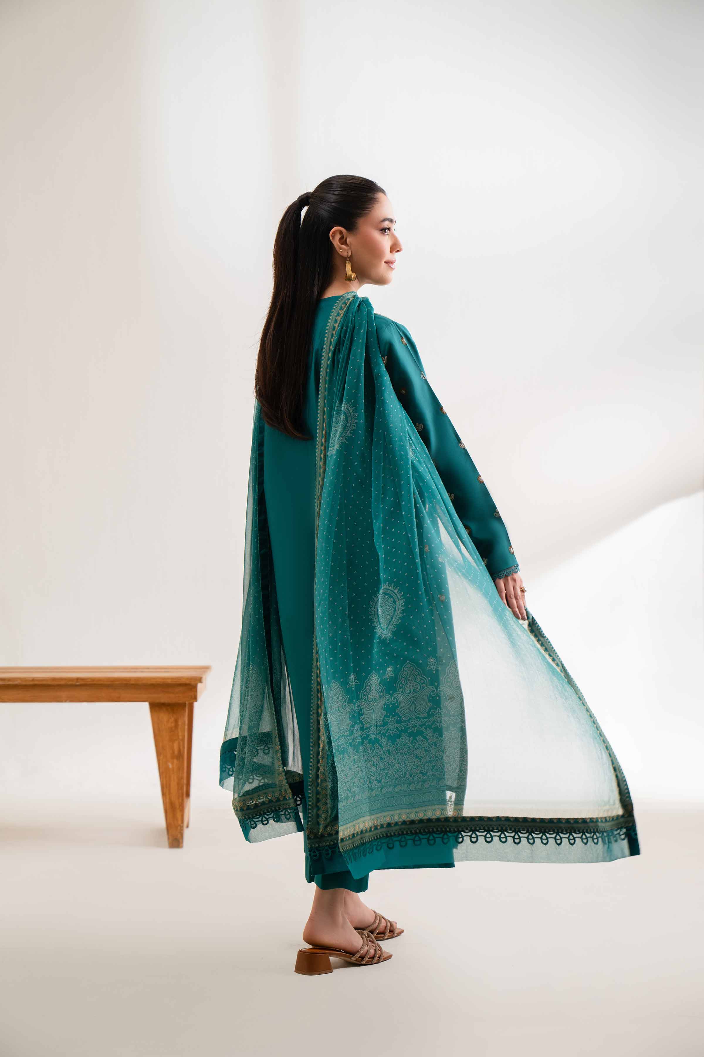 Nishat UK - Green Embroidered Cambric 3 Pieces unstitched suit
