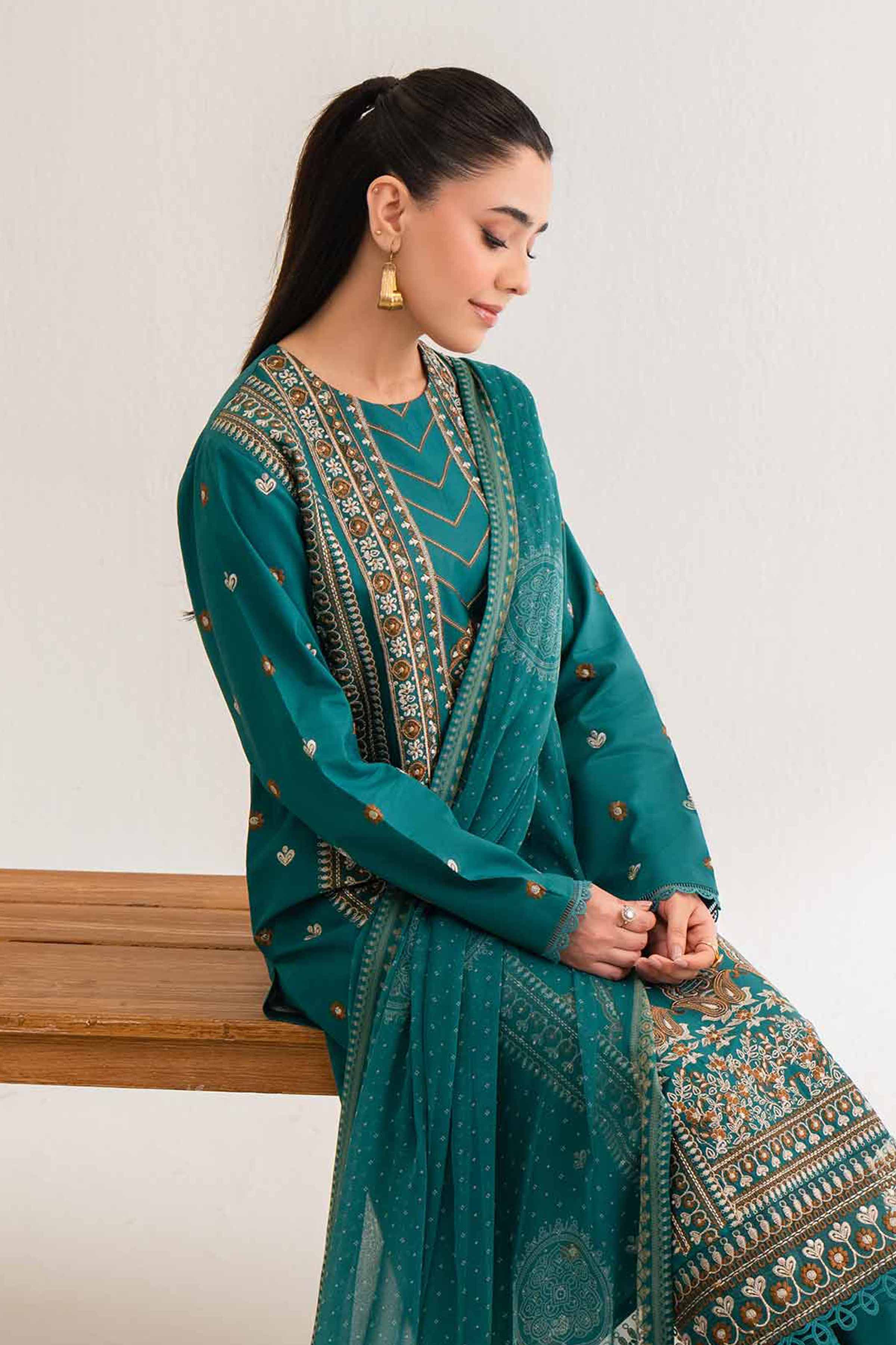 Nishat UK - Green Embroidered Cambric 3 Pieces unstitched suit