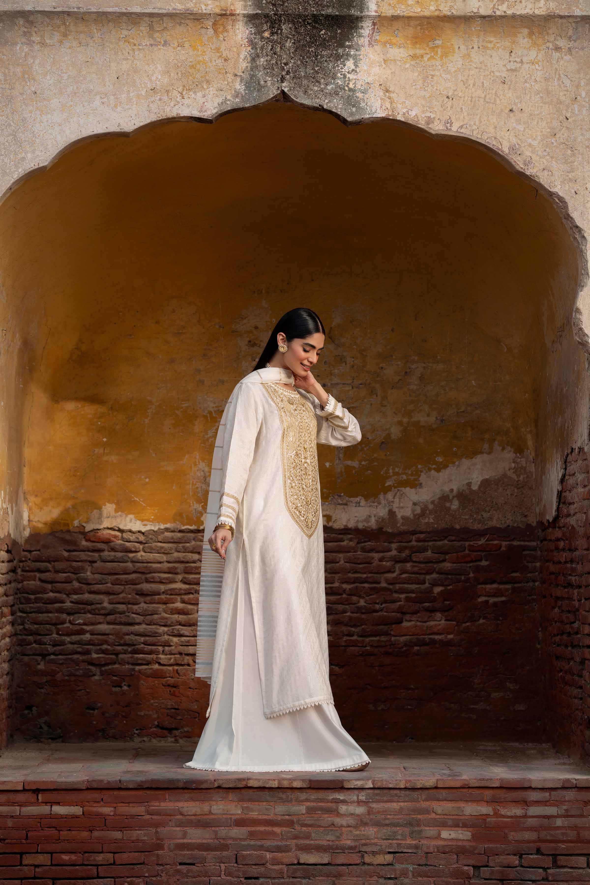 NishatUK - Off White Embroidered Jacquard 3-piece ready to wear Suit